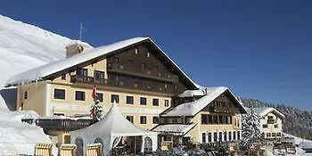 Salastrains Hotel