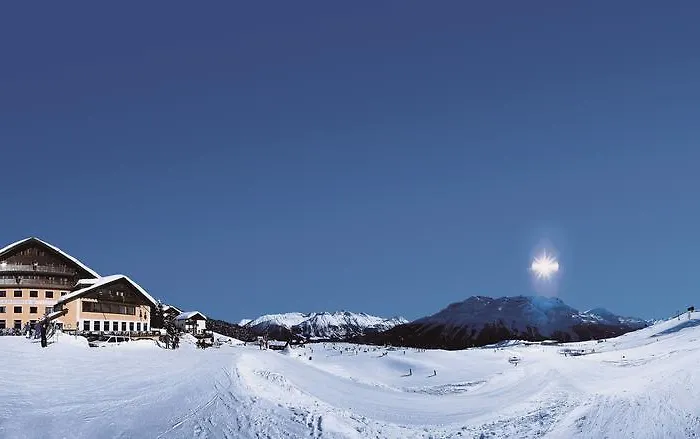 Ξενοδοχείο Salastrains 3*